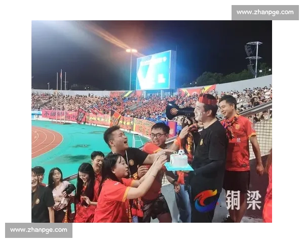 从连续五佳到网暴靶心:向余望的青春风暴遇挫记 从连续五佳到网暴靶心:向余望的青春风暴遇挫记